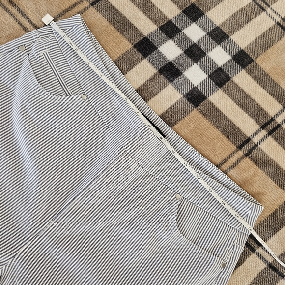 Striped High-Waisted Pants - Picture 6 of 7